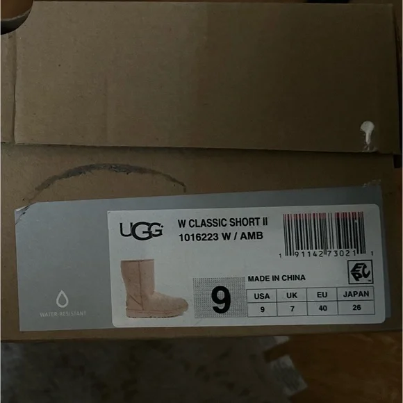 BRAND NEW UGG boots - Picture 2 of 5